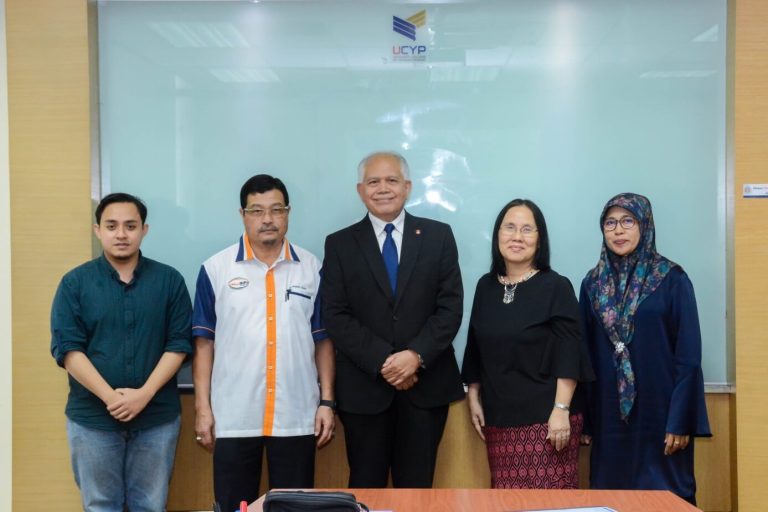 Two-Pronged Meeting: Ways to Activate the Alumni Association