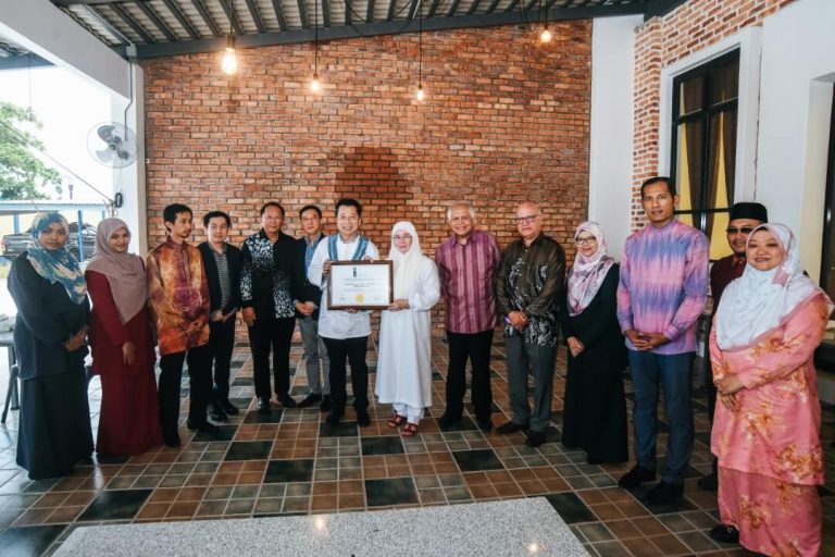 A wonderful moment with Her Majesty,Chancellor.