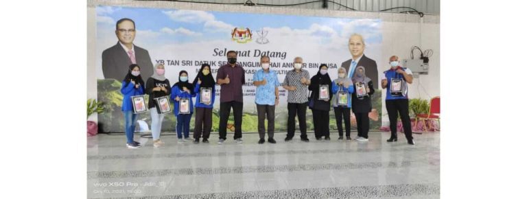 TABLETS AND NECESSITIES FOR UCYP & KYP ASNAF & B40 STUDENTS (KUALA LIPIS ZONE) FROM YAYASAN TUANKU CANSELOR