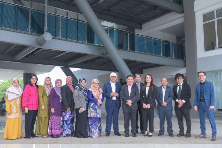 MAJLIS MENANDATANGANI MEMORANDUM PERSEFAHAMAN ANTARA UCYP DAN INDUSTRI (SKILLSEED SDN BHD, SMART GLOVE HOLDINGS BERHAD & GREEN AFFORESTATION INTERNATIONAL NETWORK SDN BHD)
