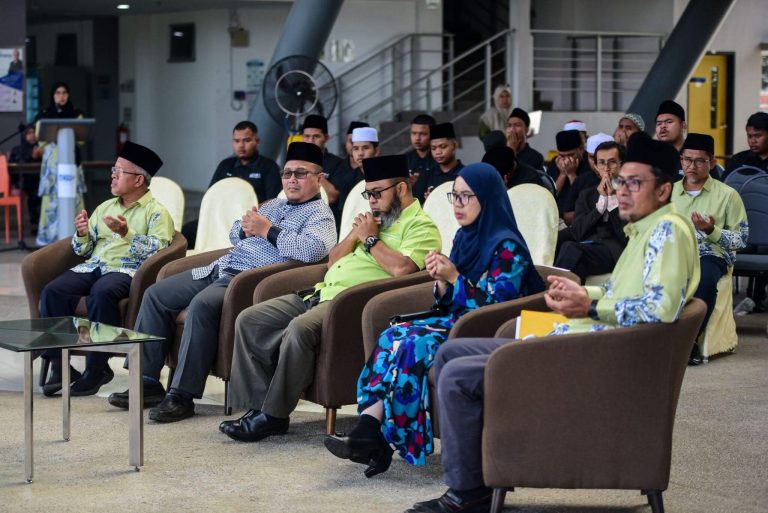 Majlis Penyerahan Sumbangan Kenderaan Pacuan Empat Roda kepada UCYP bagi Kegunaan Pusat Pembangunan Tamadun Masyarakat Asli (PETAMA)